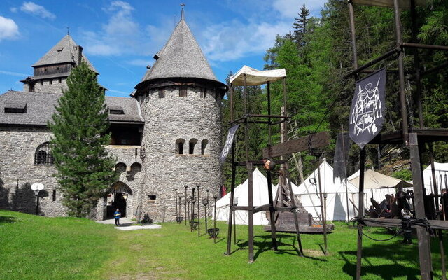 Burg Finstergrün @Burgfundus